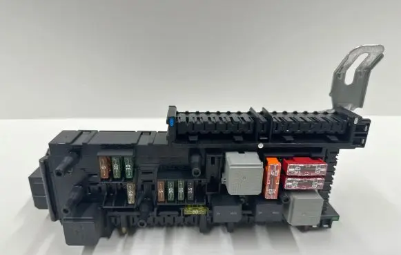 Mercedes-Benz C W204 Power management control unit 2049060305 5DK01102212 2049019702