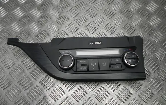 Toyota Auris E180 Climate control unit 5590002420 Y861
