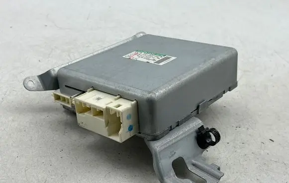 Toyota Avensis T270 Power steering control unit/module 8965005100 1129002522 6900001686