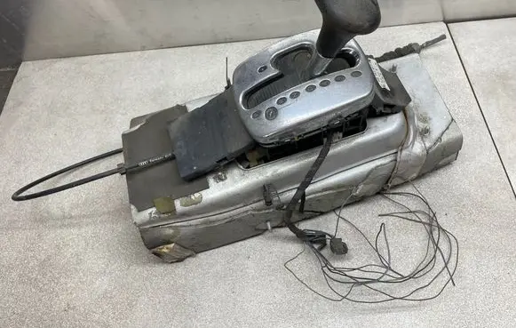 Audi A4 S4 B7 8E 8H Gear shifter/selector 8D2713575
