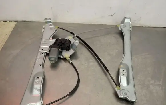 Renault Clio III Front door electric window regulator 