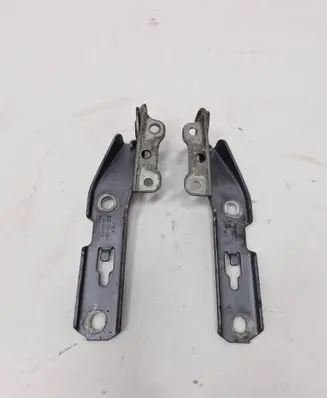 Engine bonnet/hood hinges