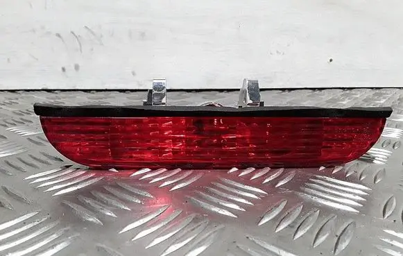 Third/center stoplight