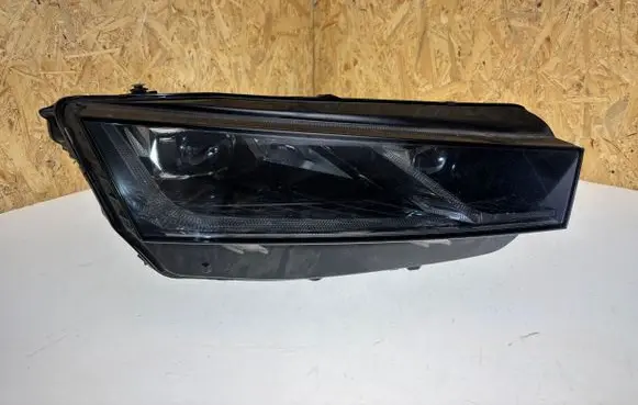 Skoda Octavia Mk4 Headlight/headlamp 5E4941016A K171129