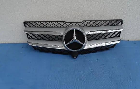 Mercedes-Benz GLK (X204) Front bumper upper radiator grill A2048803583