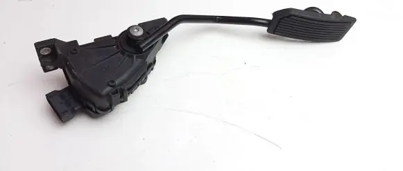 Nissan Almera N16 Accelerator throttle pedal 18002AU410 M5920