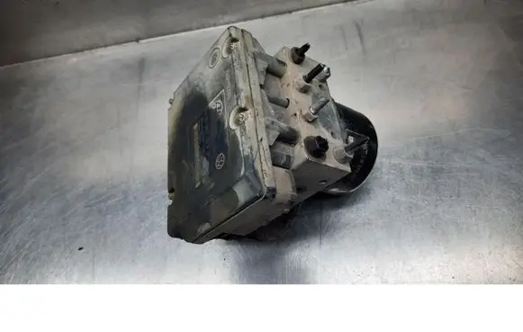 Skoda Octavia Mk1 (1U) ABS Pump 1J0907379H
