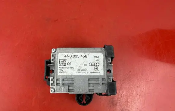 Audi A4 S4 B9 Aerial antenna amplifier 4N0035456