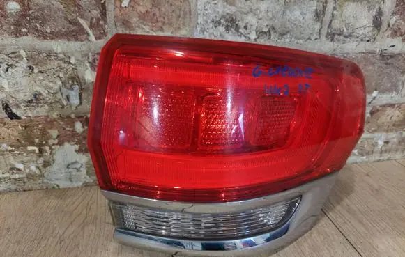 Jeep Grand Cherokee Rear/tail lights P68110000AC