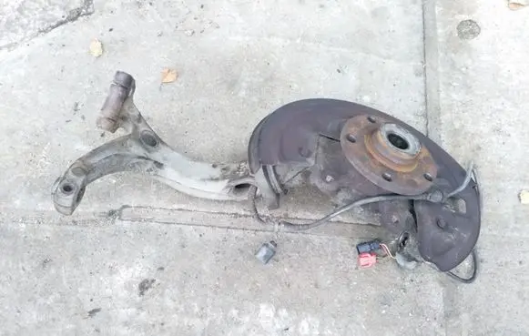 Volkswagen PASSAT B5.5 Front wheel hub spindle knuckle