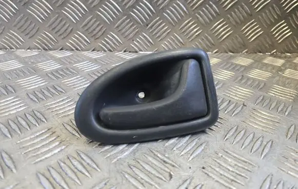 Opel Vivaro Front door interior handle 8200028995