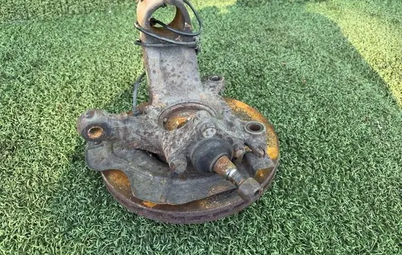 Front wheel hub spindle knuckle