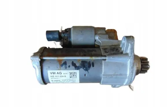 Volkswagen Tiguan Starter motor 02E911024B