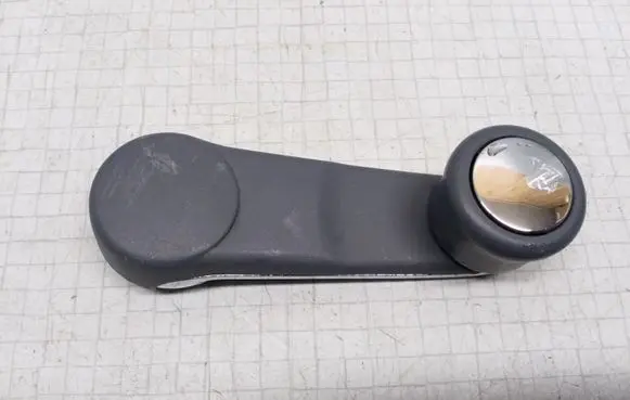 Audi 80 90 B3 Rear door window winding handle 443837581D 443837575A