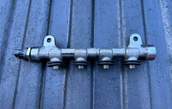 Fuel main line pipe