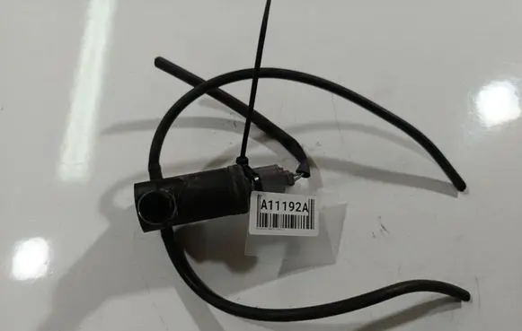 Mitsubishi Grandis Windscreen/windshield washer pump 504213