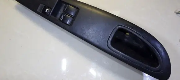 Nissan Primera Electric window control switch 80951AV700