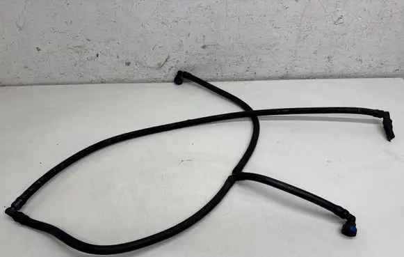 Volkswagen PASSAT B7 Windshield washer fluid hose 