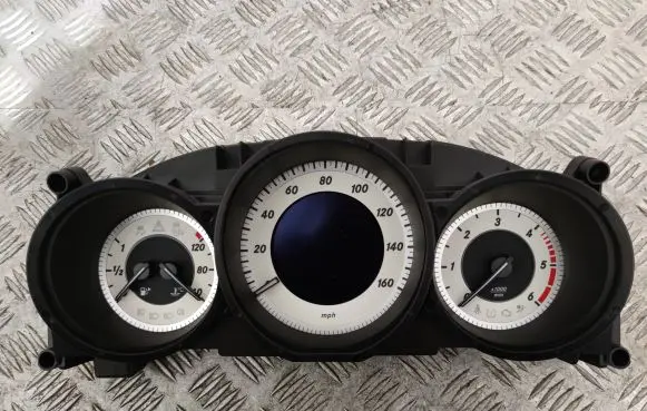 Mercedes-Benz CLS C218 X218 Speedometer (instrument cluster) A2189007502