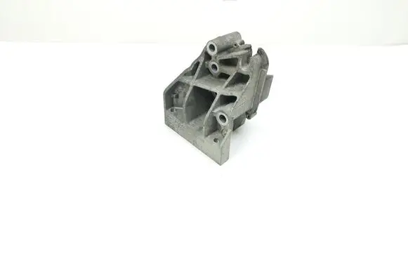 Engine mounting bracket