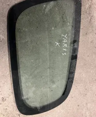 Toyota Yaris Rear side window
