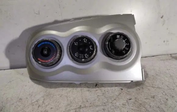 Toyota Yaris Climate control unit 758818