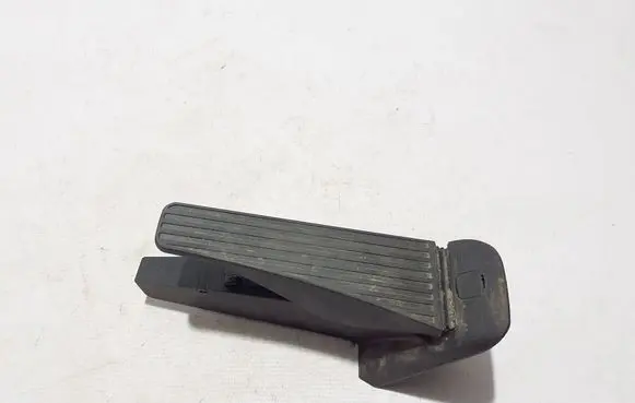Volvo XC60 Accelerator throttle pedal 32289124