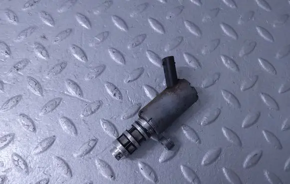Audi Q7 4M Camshaft vanos timing valve 06M115393F