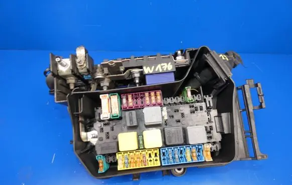 Mercedes-Benz A W176 Fuse box set A2465400024