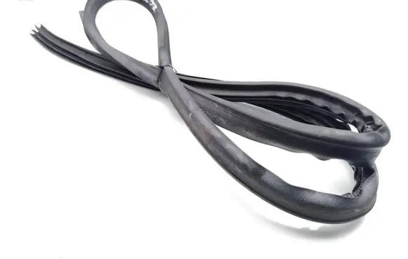 Rear door rubber seal (on body)