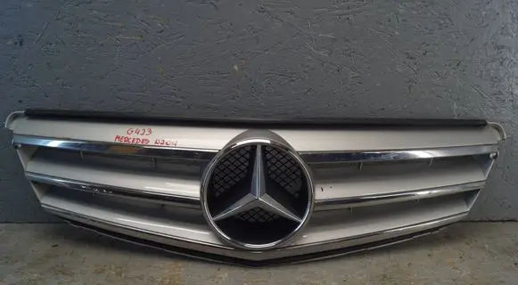 Mercedes-Benz C W204 Front bumper upper radiator grill A2048800023