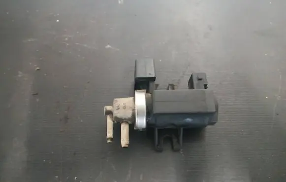 Volvo S60 Turbo solenoid valve 72190329 057075 30637251
