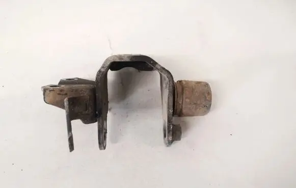 Toyota Avensis T270 Engine mounting bracket