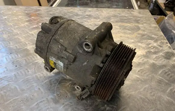 Renault Megane II Air conditioning (A/C) compressor (pump) 8200053264