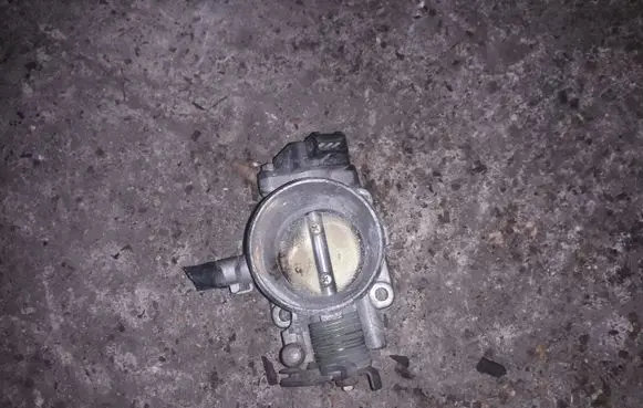 Hyundai Coupe Throttle body valve 