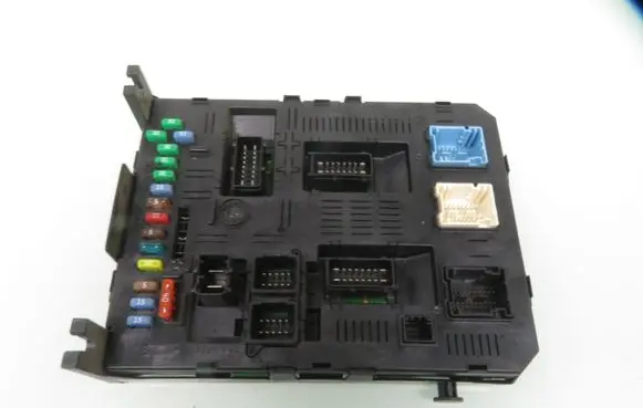 Citroen C4 I Central body control module 9661940480
