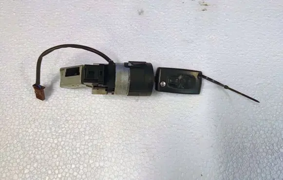 Peugeot 3008 I Ignition lock 9663123380