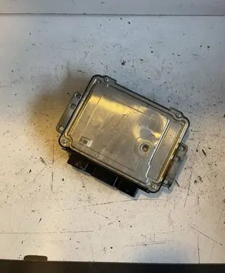 Mazda 3 I Engine control unit/module 0281012530