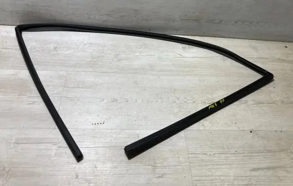 Front door glass trim molding