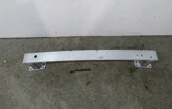 Peugeot 308 Front bumper support beam 