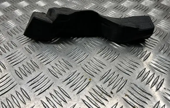 Volvo V50 Fender foam support/seal 8663731