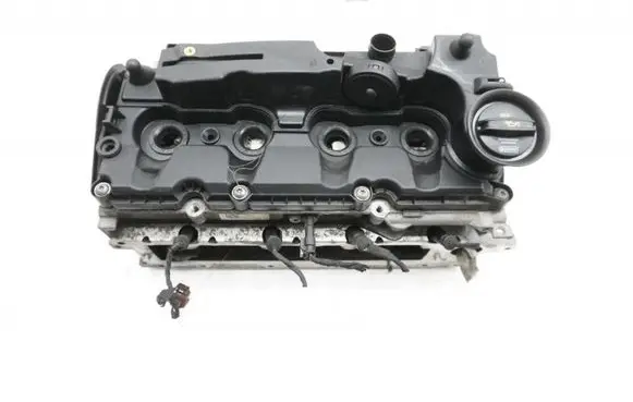 Volkswagen PASSAT B8 Engine head 04L103064