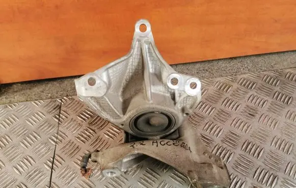 Honda Accord Gearbox mounting bracket