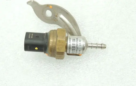 Mercedes-Benz C W205 Fuel pressure sensor A6510703981