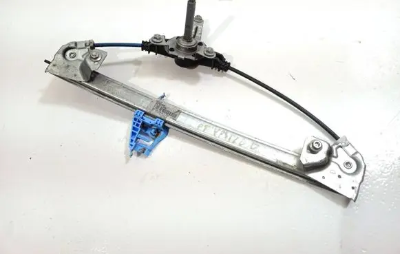 Rear door manual window regulator