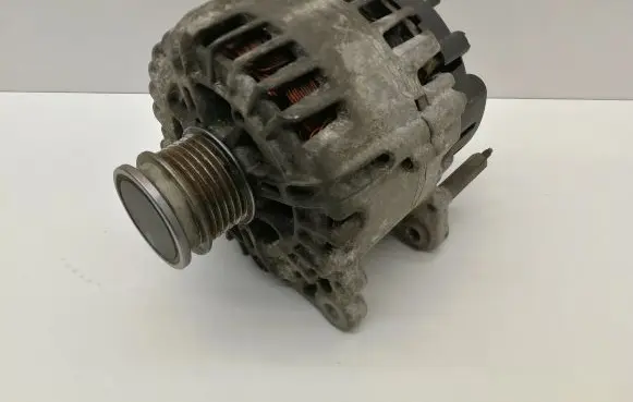 Volkswagen Golf VII Generator/alternator 04E903023K