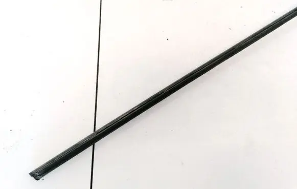 Front door glass trim molding
