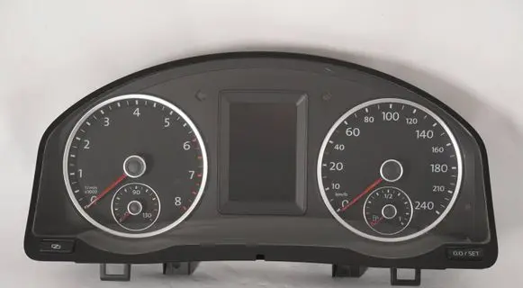 Volkswagen Tiguan Speedometer (instrument cluster) 5N0920872