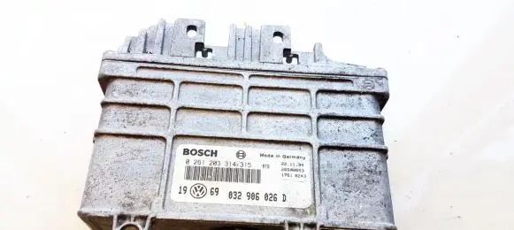 Volkswagen Golf III Engine control unit/module 032906026d 0261203314