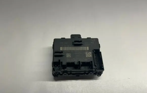 Audi A3 S3 8V Door control unit/module 5Q0959592F